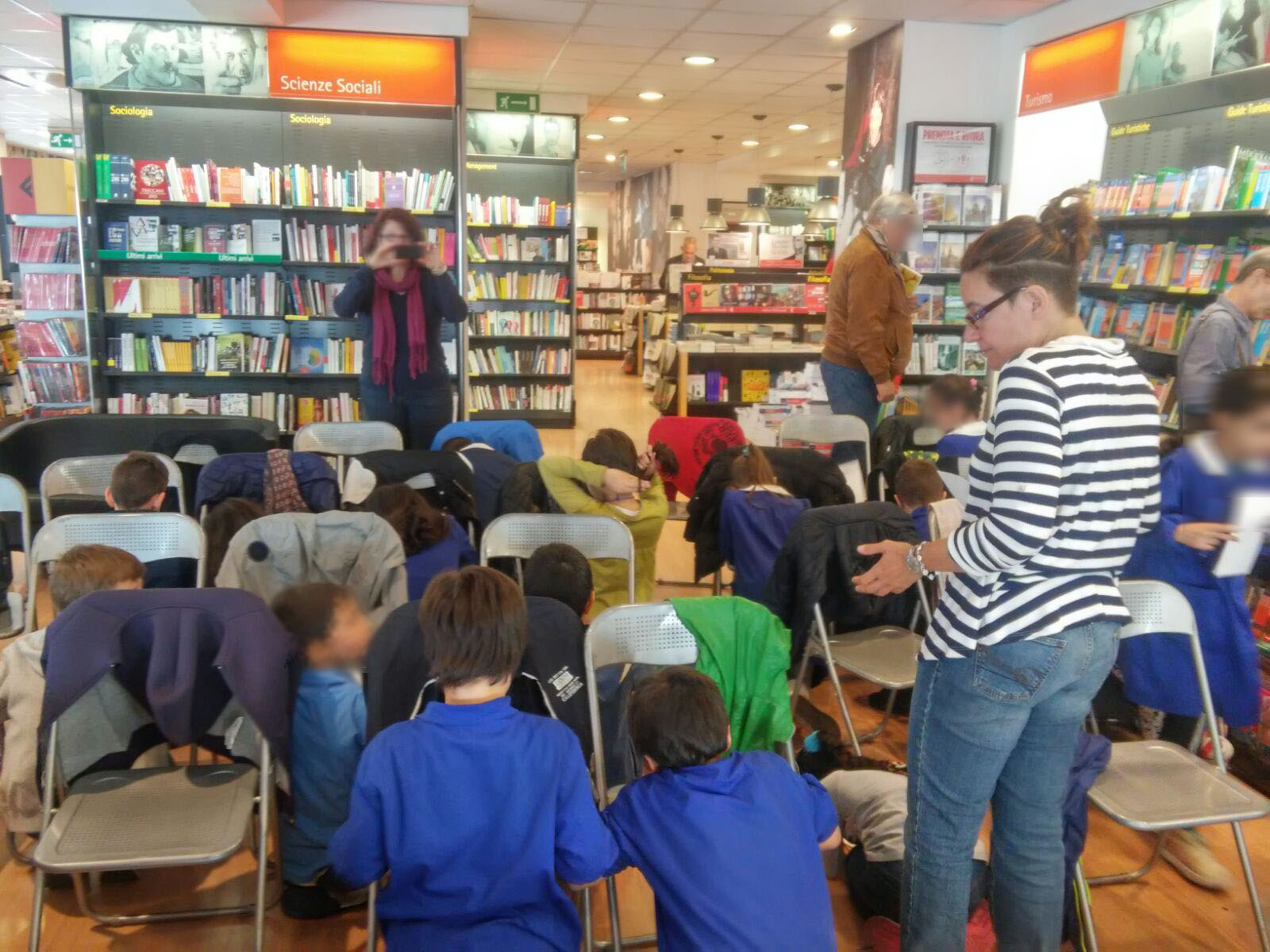 Gli alunni della classe durante il laboratorio